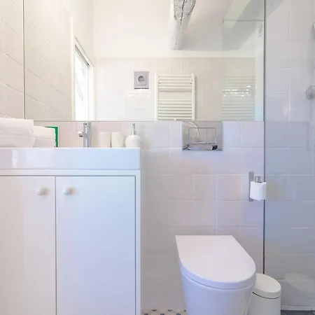 Cozy Perfect Location & Comfort *