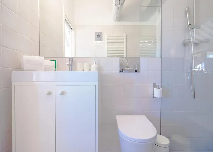 Cozy Perfect Location & Comfort *